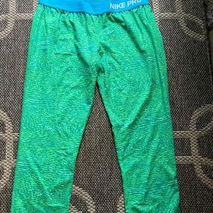 Nike pro workout leggings